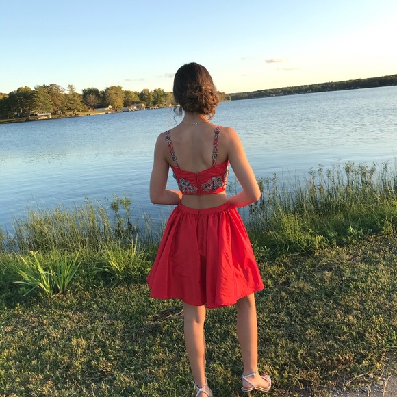 Sherri Hill size 2, with POCKETS! Gorgeous beads and stone work. - Picture 3 of 9